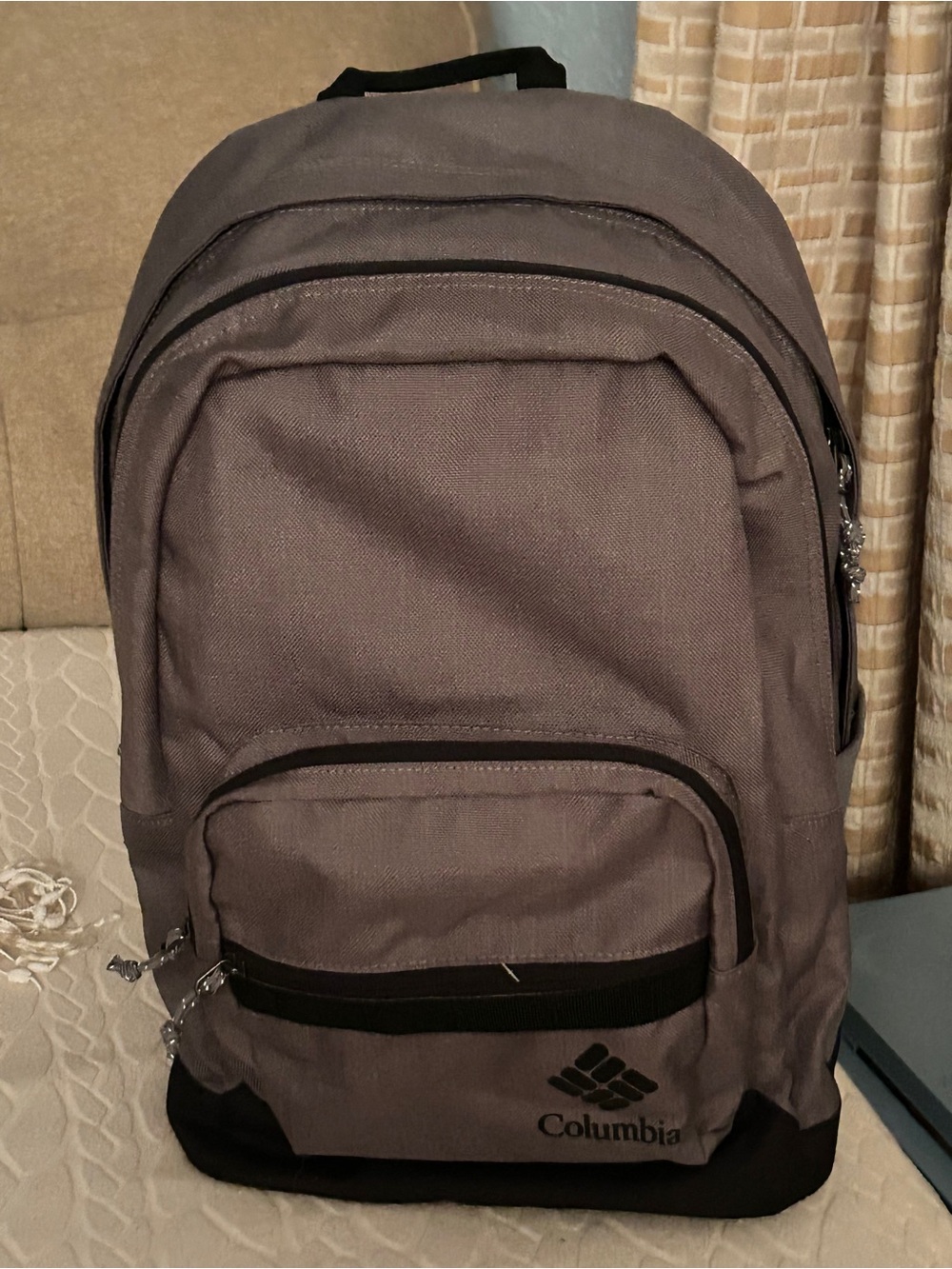 NWOT Columbia Unisex Zig Zag 30L Gray and Black Everyday Backpack